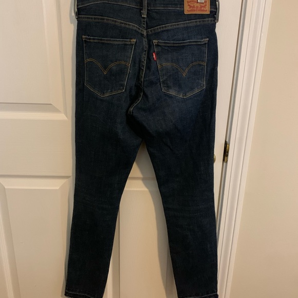 311 Shaping Skinny Levi’s - Picture 3 of 5